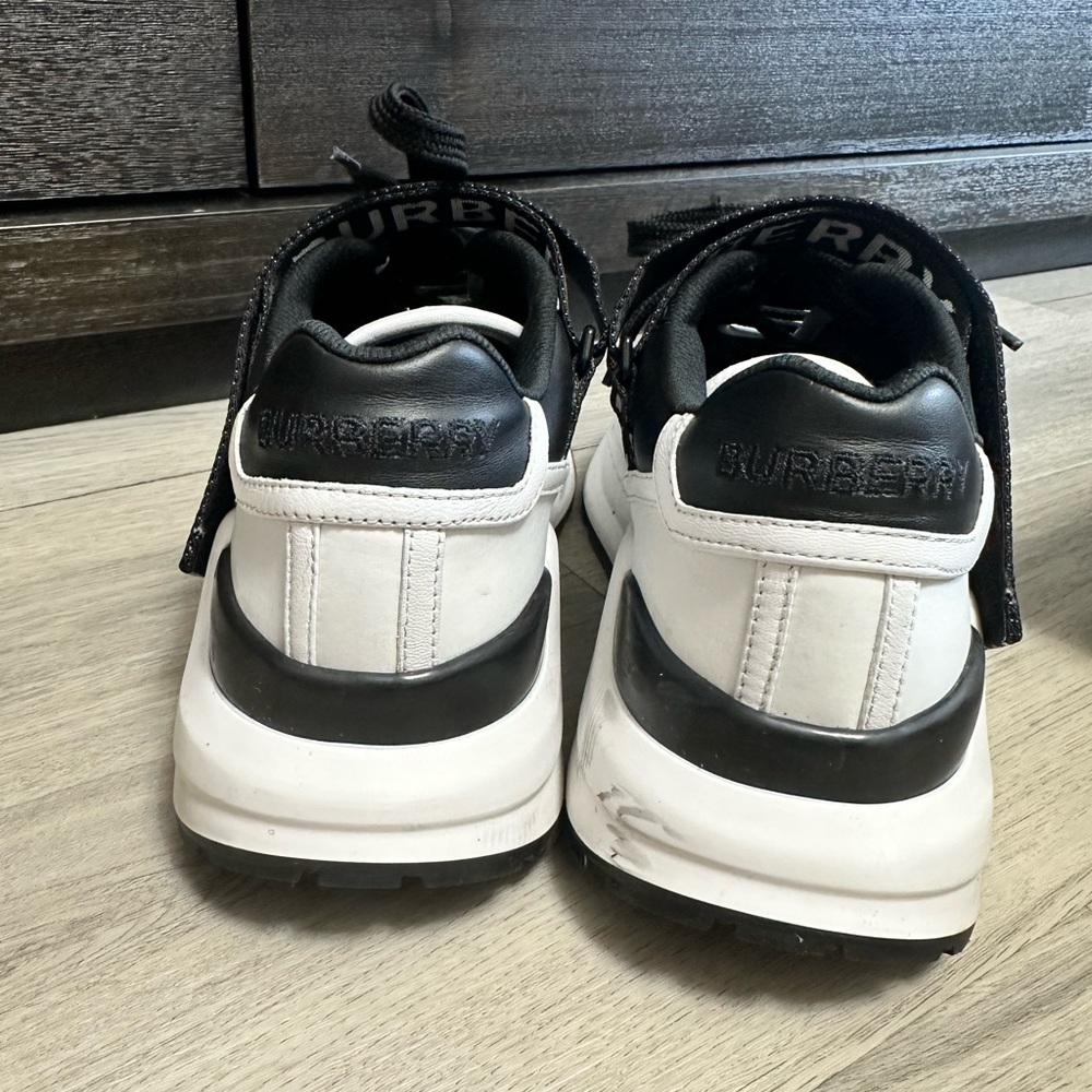 Burberry Sneakers - Picture 4 of 7